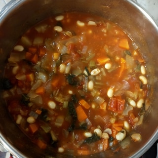 栄養満点！圧力鍋で簡単野菜スープ！